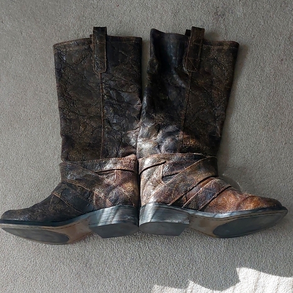 Steve Madden Shoes - Distress boots in good  condition  preowned